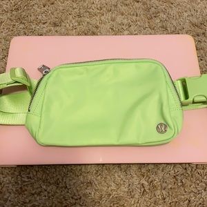 Lulu lemon lime green everywhere belt 1L